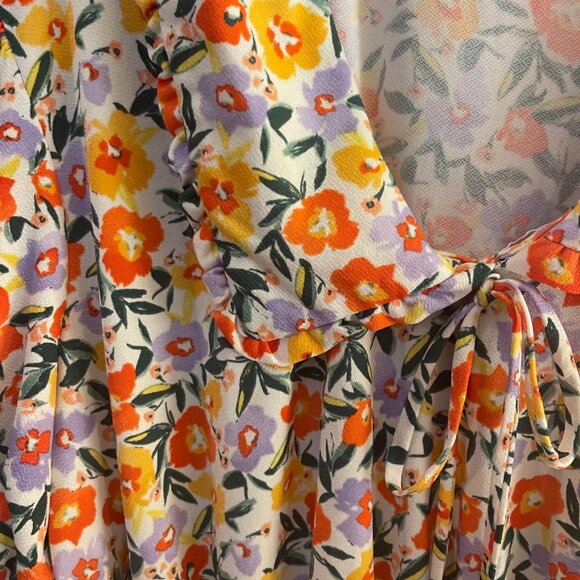 S.C. Society Cute, floral cropped blouse with peter pan collar, Large - Picture 3 of 5